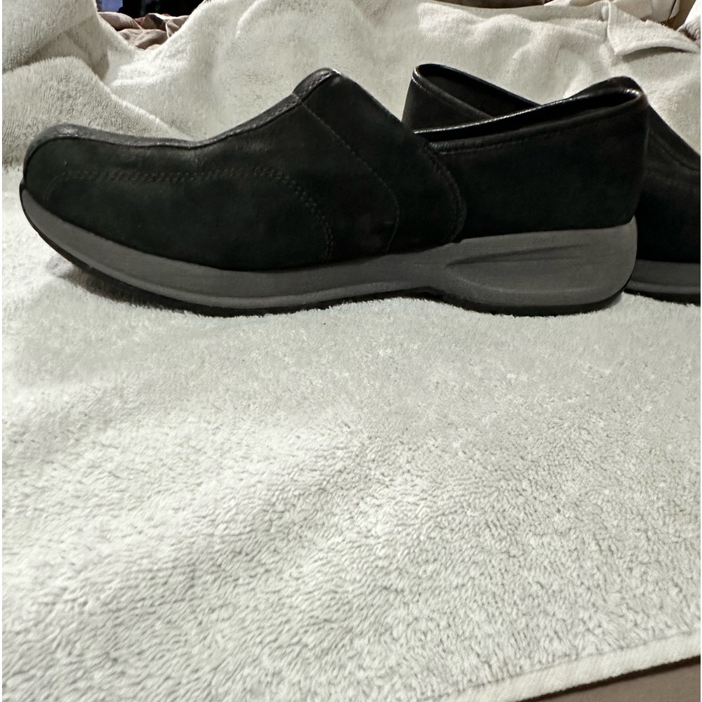 Dansko Nursing shoe. Size 9 women’s. In good condition, like new.